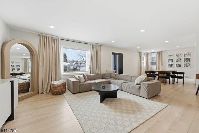 60 Rollins Ave, Clifton City, NJ 07011