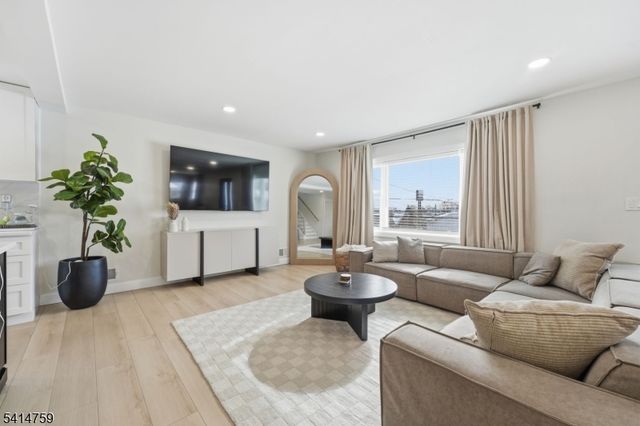 60 Rollins Ave, Clifton City, NJ 07011