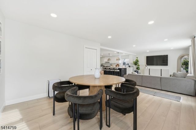 60 Rollins Ave, Clifton City, NJ 07011