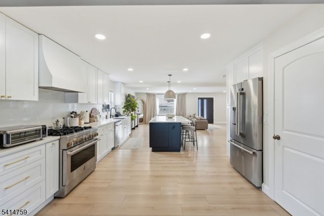 60 Rollins Ave, Clifton City, NJ 07011