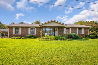 152 W Piney Rd, Dickson, TN 37055