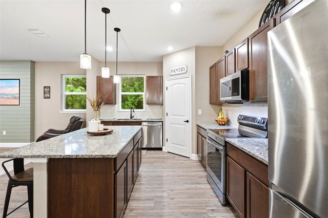 425 SPRING GARDEN AVENUE, De Leon Springs, FL 32130