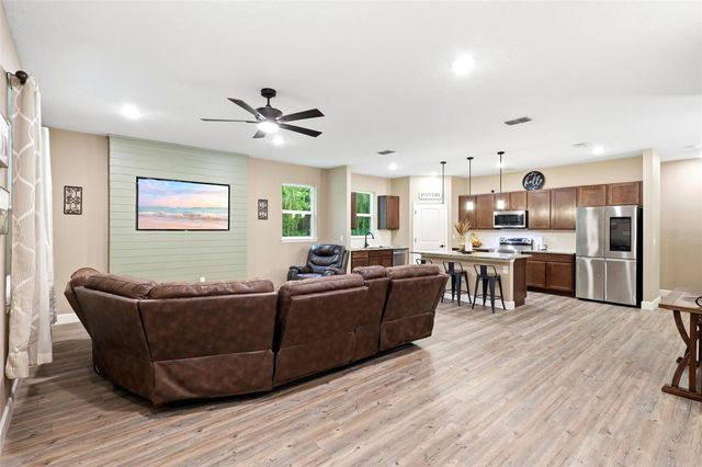 425 SPRING GARDEN AVENUE, De Leon Springs, FL 32130