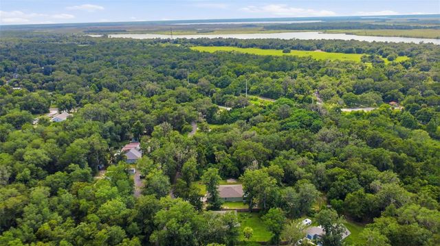 425 SPRING GARDEN AVENUE, De Leon Springs, FL 32130
