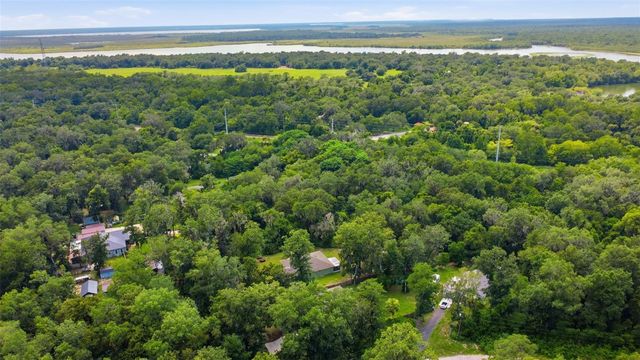 425 SPRING GARDEN AVENUE, De Leon Springs, FL 32130