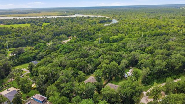 425 SPRING GARDEN AVENUE, De Leon Springs, FL 32130