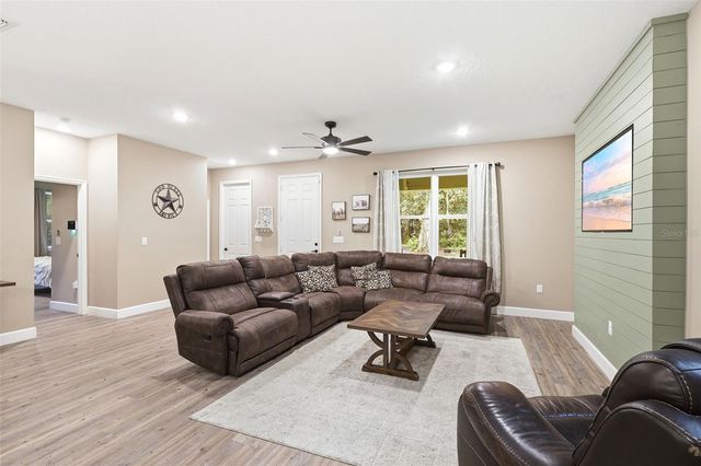 425 SPRING GARDEN AVENUE, De Leon Springs, FL 32130