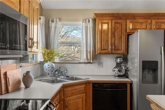 1105 Kent Drive, Belton, MO 64012