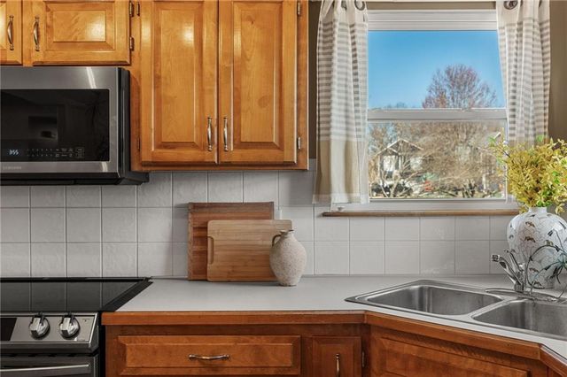 1105 Kent Drive, Belton, MO 64012