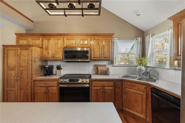 1105 Kent Drive, Belton, MO 64012