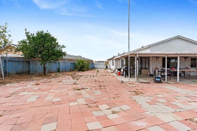 1607 Ginsberg Court, San Diego, CA 92114