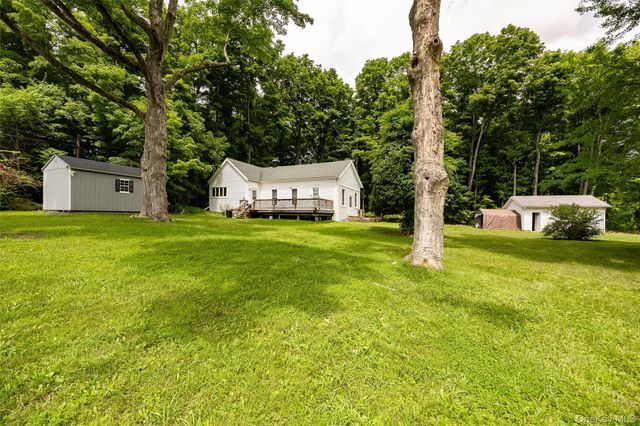 357 Pumpkin Lane, Clinton Corners, NY 12514