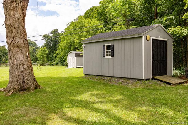 357 Pumpkin Lane, Clinton Corners, NY 12514