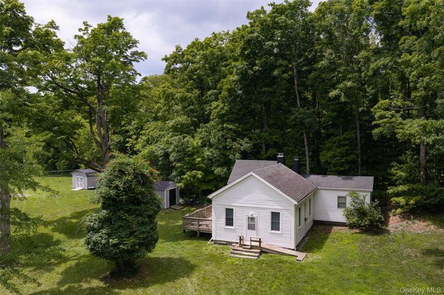 357 Pumpkin Lane, Clinton Corners, NY 12514