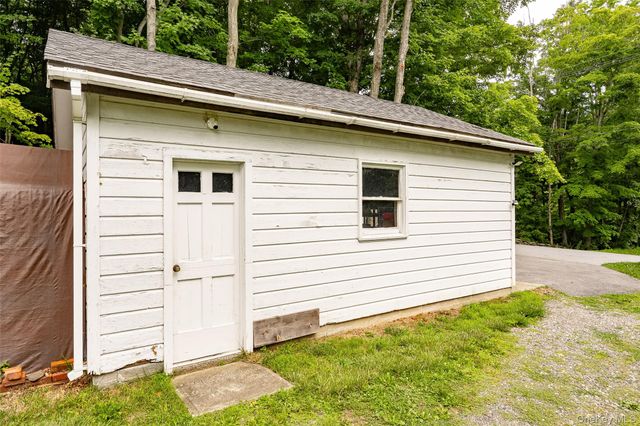 357 Pumpkin Lane, Clinton Corners, NY 12514