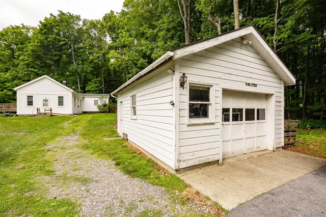 357 Pumpkin Lane, Clinton Corners, NY 12514