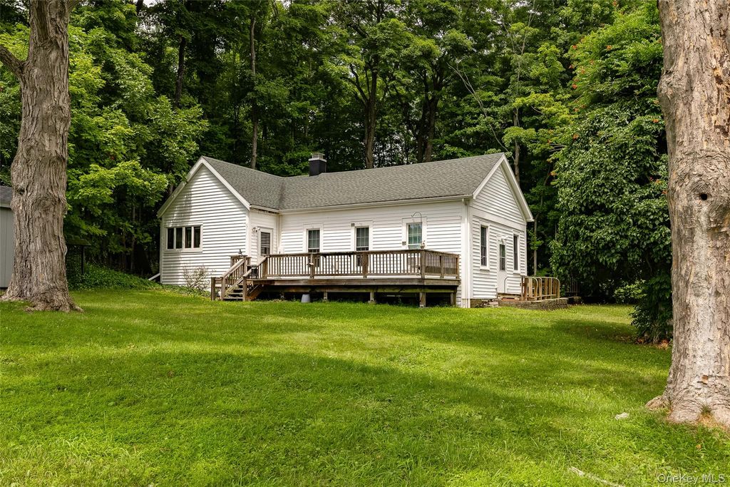 357 Pumpkin Lane, Clinton Corners, NY 12514