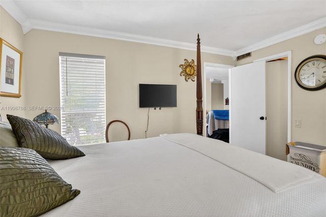 5240 NE 6th Avenue H26, Oakland Park, FL 33334