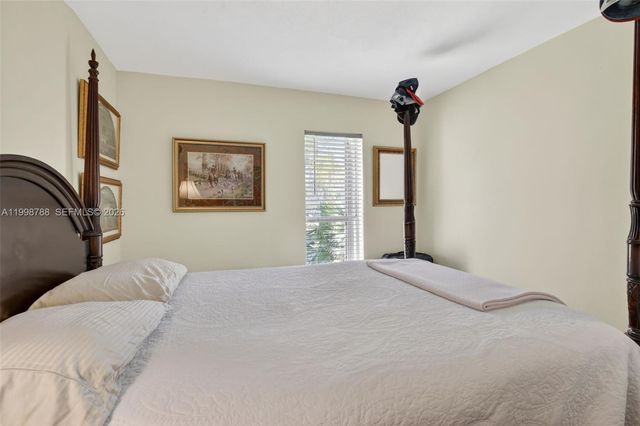 5240 NE 6th Avenue H26, Oakland Park, FL 33334