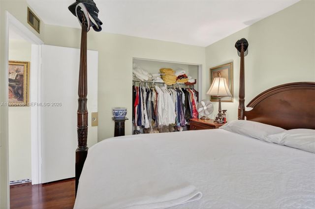 5240 NE 6th Avenue H26, Oakland Park, FL 33334