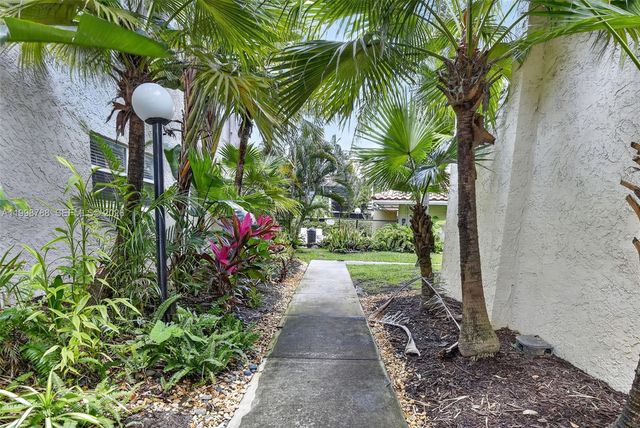 5240 NE 6th Avenue H26, Oakland Park, FL 33334