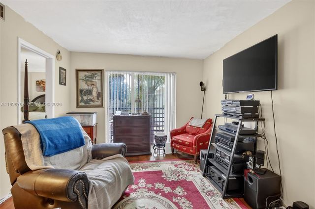 5240 NE 6th Avenue H26, Oakland Park, FL 33334