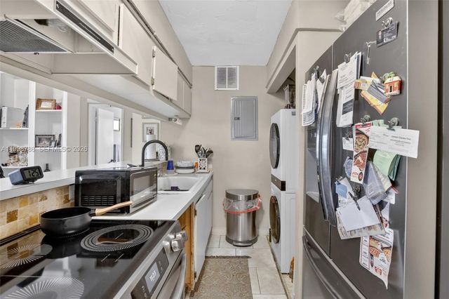 5240 NE 6th Avenue H26, Oakland Park, FL 33334