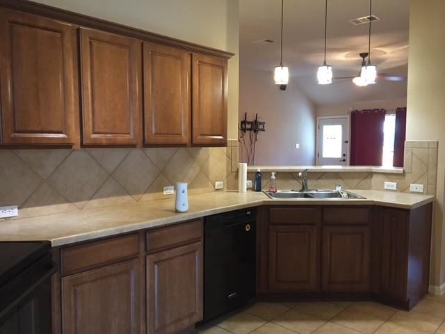 220 Gainer DR, Hutto, TX 78634