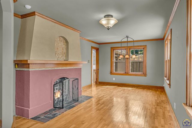 1618 SW High AVE, Topeka, KS 66604