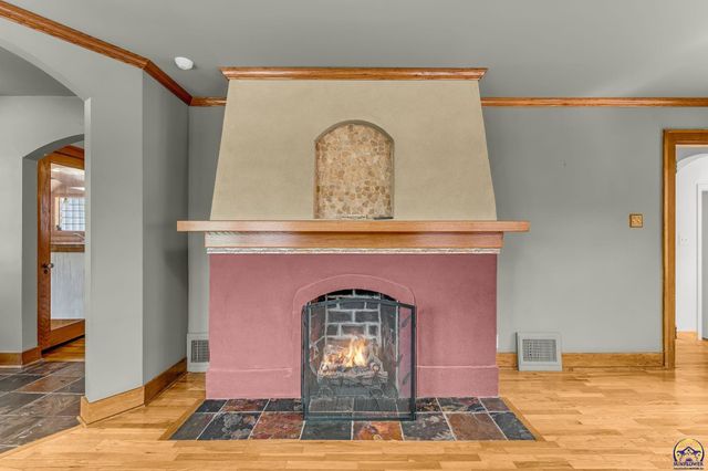 1618 SW High AVE, Topeka, KS 66604
