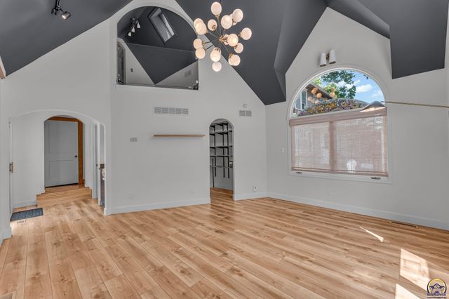 1618 SW High AVE, Topeka, KS 66604