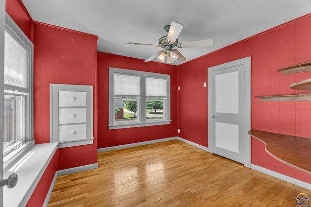 1618 SW High AVE, Topeka, KS 66604