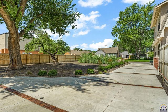 1618 SW High AVE, Topeka, KS 66604
