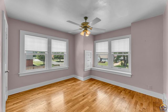 1618 SW High AVE, Topeka, KS 66604