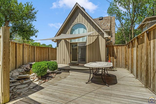 1618 SW High AVE, Topeka, KS 66604