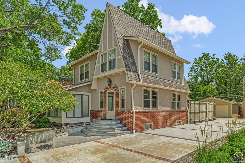 1618 SW High AVE, Topeka, KS 66604