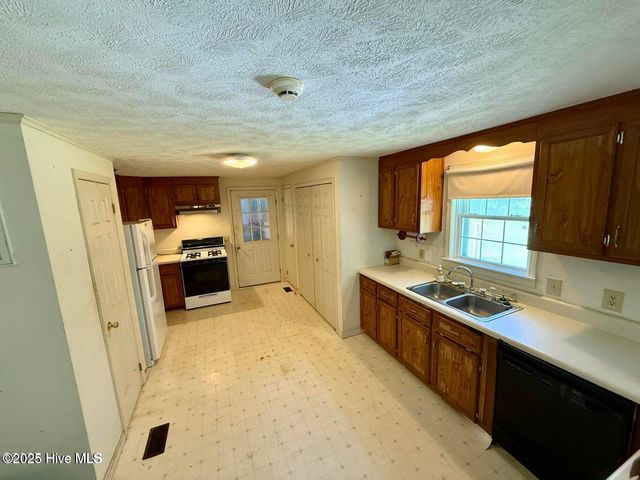 195 Firetower Road, Beaufort, NC 28516