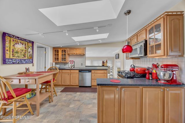 17 Howland Place, Long Branch, NJ 07740