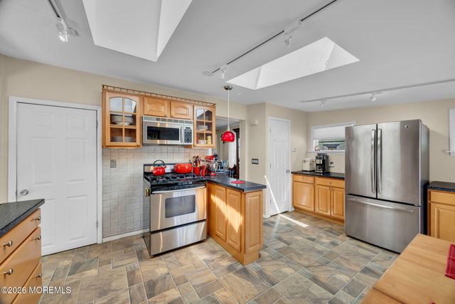17 Howland Place, Long Branch, NJ 07740