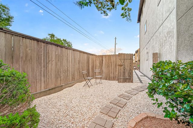 1520 Grayson Oaks Place, Houston, TX 77043