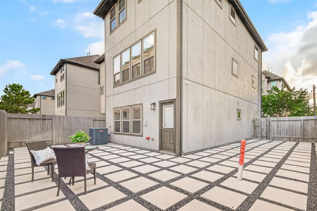 1520 Grayson Oaks Place, Houston, TX 77043