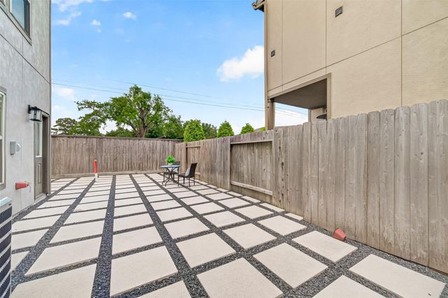 1520 Grayson Oaks Place, Houston, TX 77043