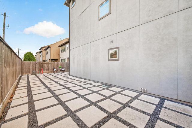 1520 Grayson Oaks Place, Houston, TX 77043