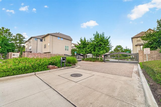 1520 Grayson Oaks Place, Houston, TX 77043