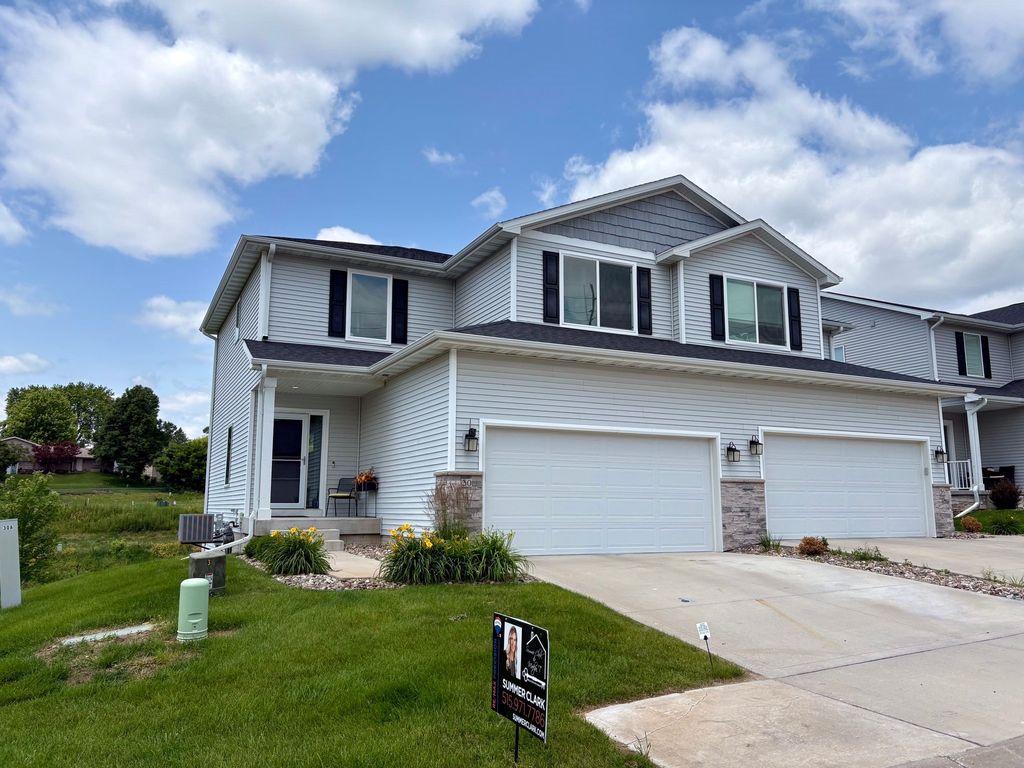 30 Keeneland Court, Pleasant Hill, IA 50327