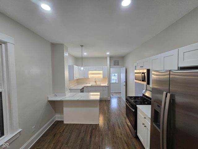 1711 Central Avenue, Whiting, IN 46394