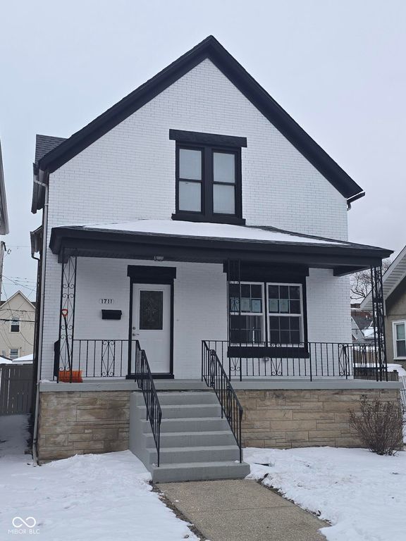 1711 Central Avenue, Whiting, IN 46394