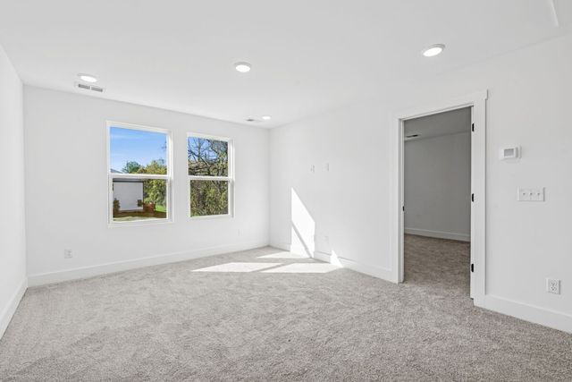 2942 Sharpstone Dr, Columbia, TN 38401