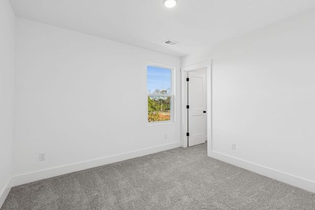 2942 Sharpstone Dr, Columbia, TN 38401