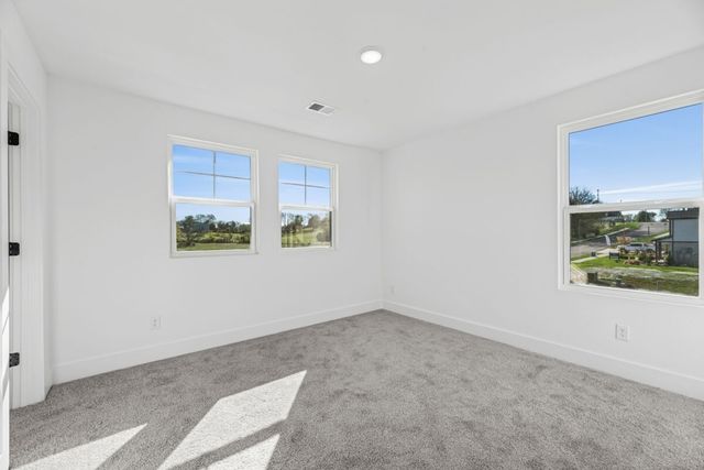 2942 Sharpstone Dr, Columbia, TN 38401